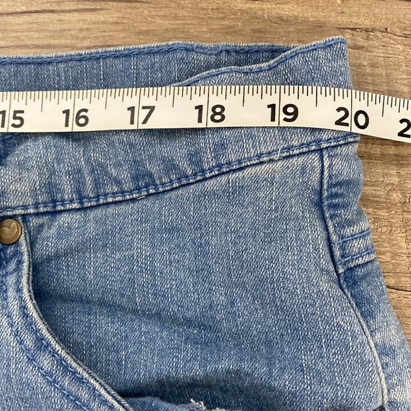 Woman whitin denim - Picture 6 of 9